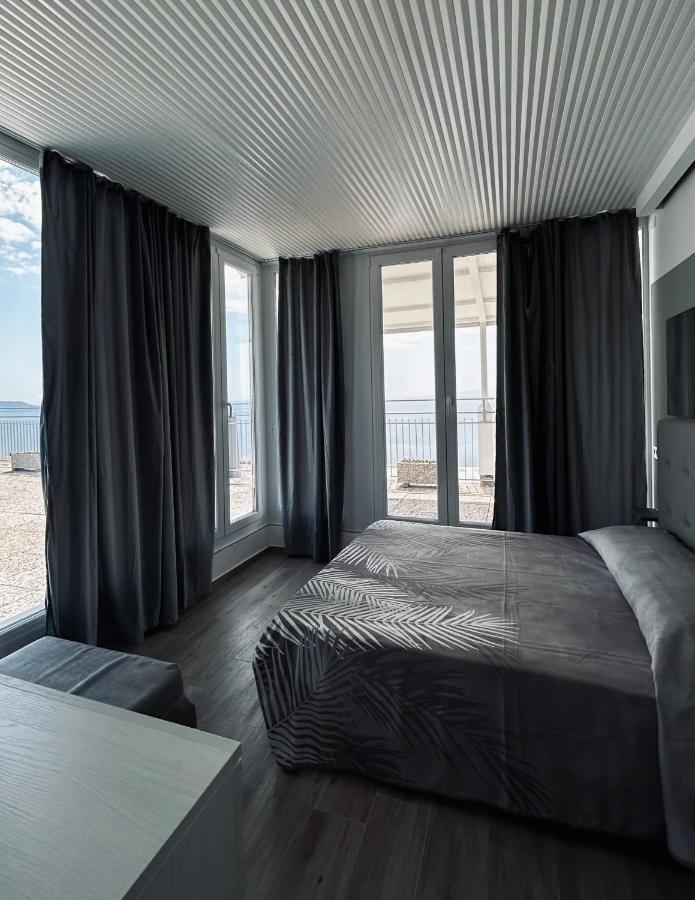 Suite Torre Azzurra B&B - Rooftop Sea View Bed & Breakfast