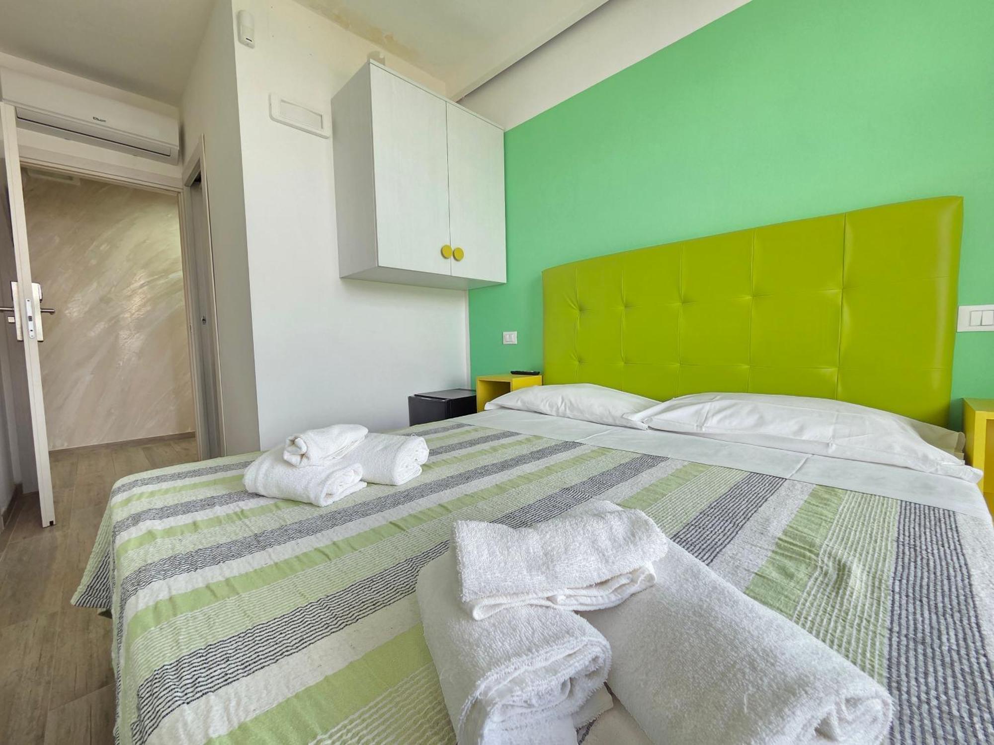 Torre Azzurra - Rooftop Sea View Bed & Breakfast Follonica